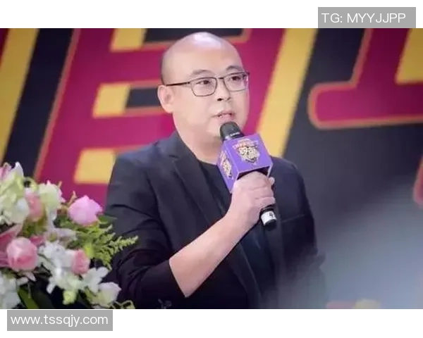 聚焦足球运动员职业生涯转折历程与赛场拼搏精神全景观察之路篇章